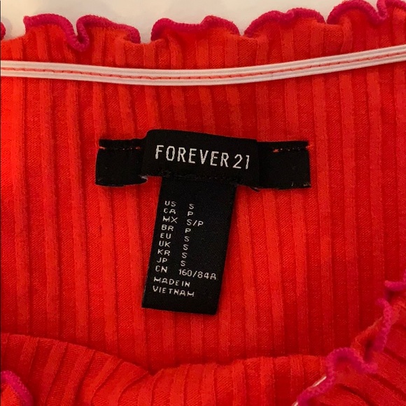 Red Crop-Top - Picture 3 of 3